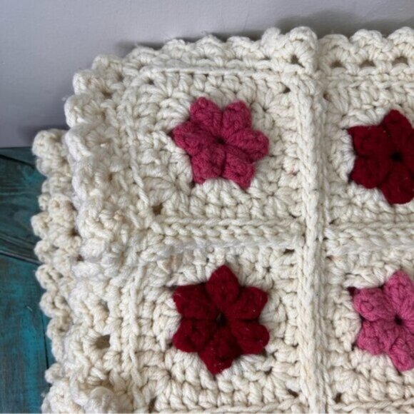 Vintage Granny Square 3D Floral Throw Afgh Knit Blanket with 2 Matching Pillows - Picture 15 of 16